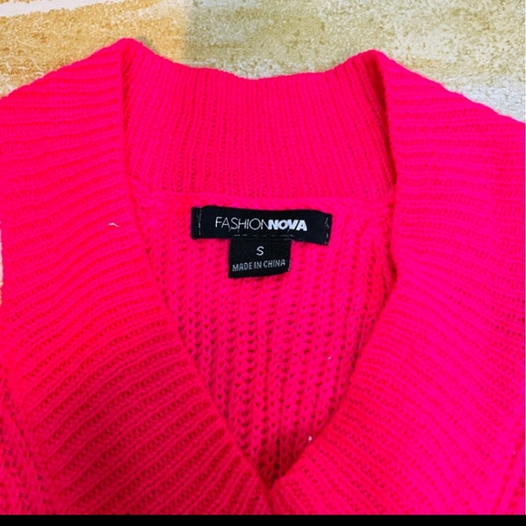 fashion nova pink halter knit top. Has some stretch. - Picture 6 of 6